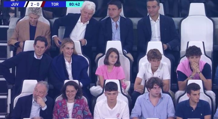 In tribuna John Elkann con la moglie Lavigna Borromeo e i figli, tutti tifosissimi della Juventus